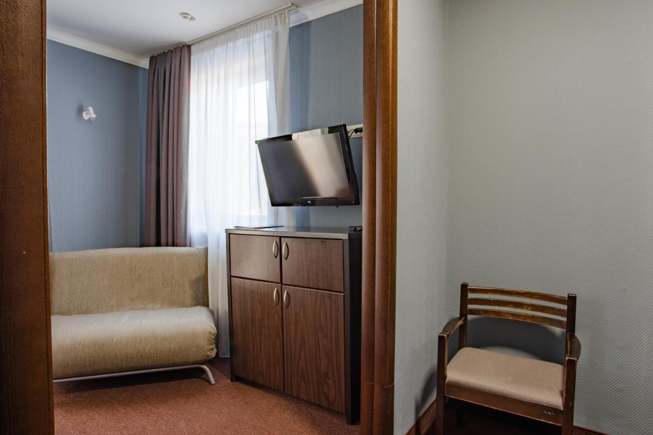 Wellland Hotel Γιαρέμτσε Εξωτερικό φωτογραφία