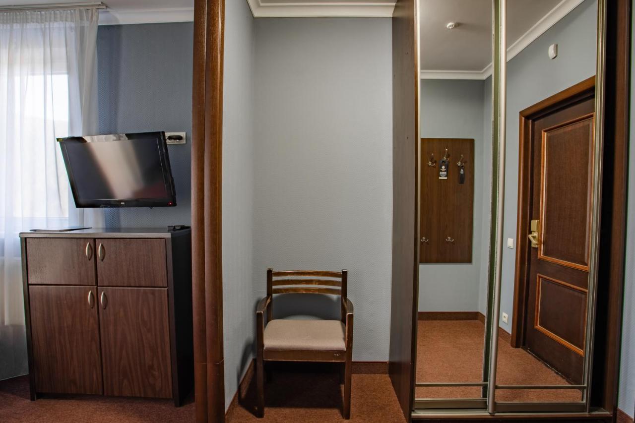 Wellland Hotel Γιαρέμτσε Εξωτερικό φωτογραφία
