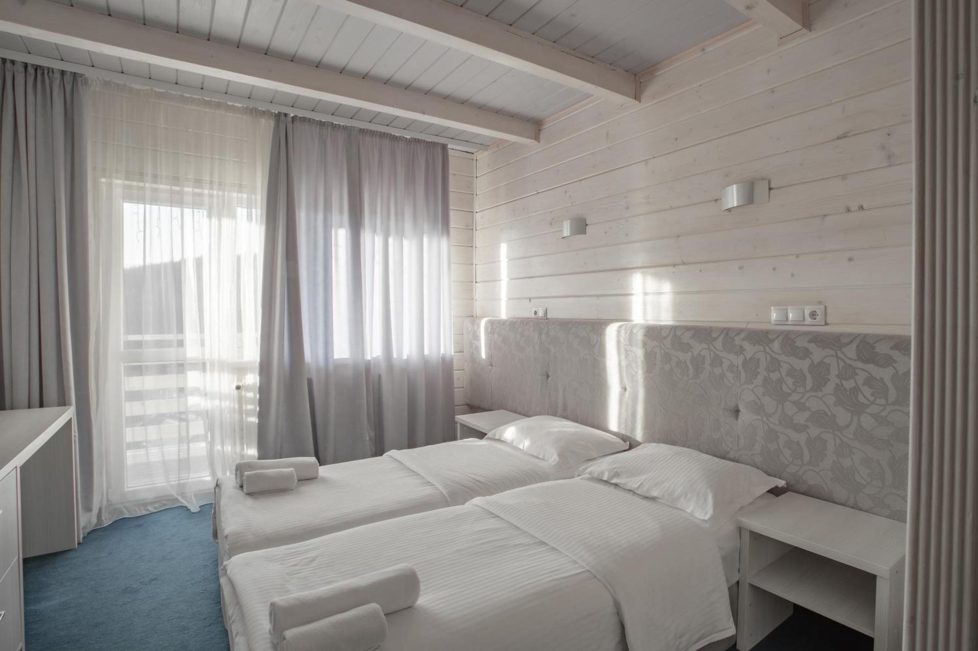 Wellland Hotel Γιαρέμτσε Εξωτερικό φωτογραφία