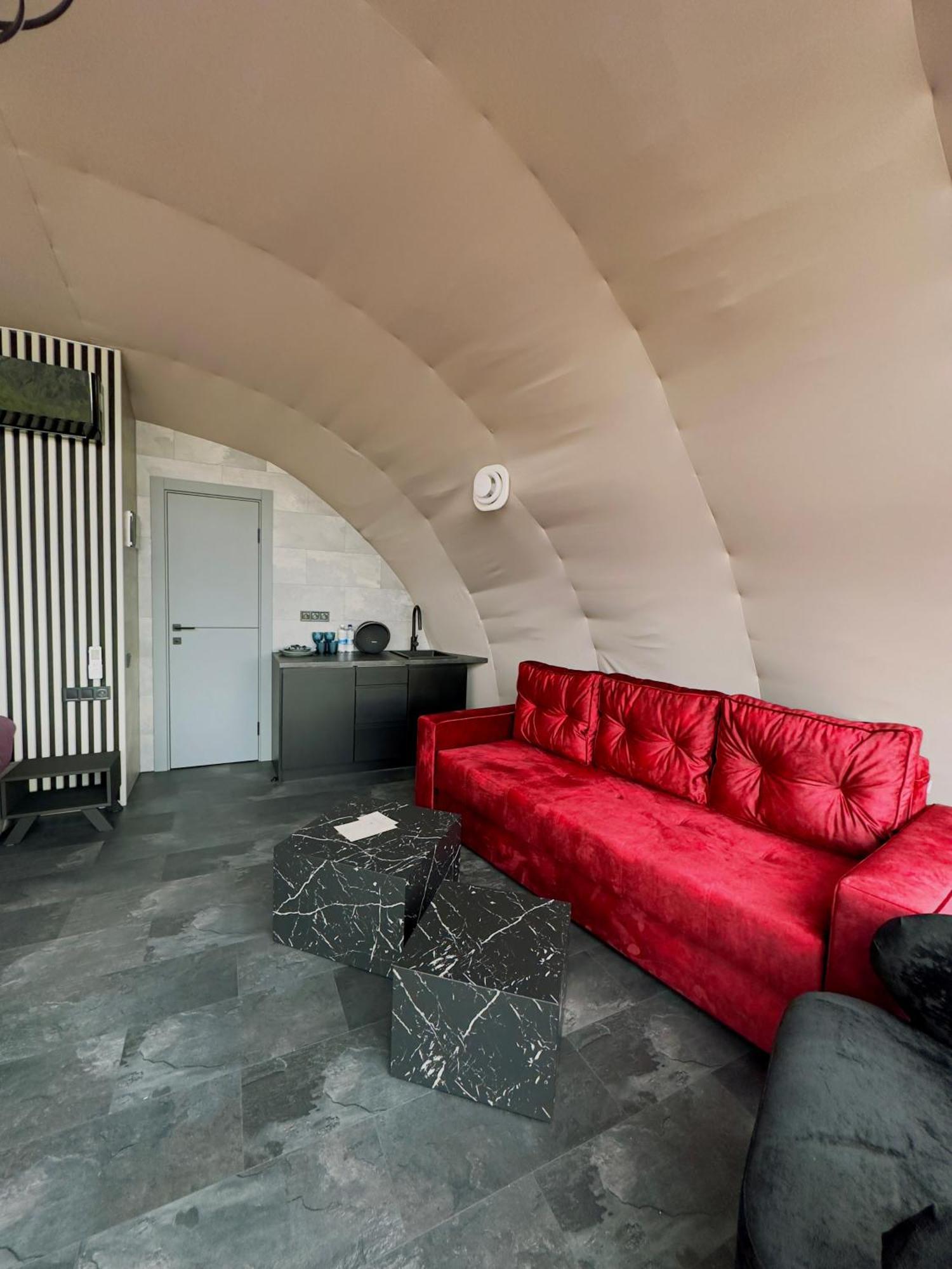 Wellland Hotel Γιαρέμτσε Εξωτερικό φωτογραφία