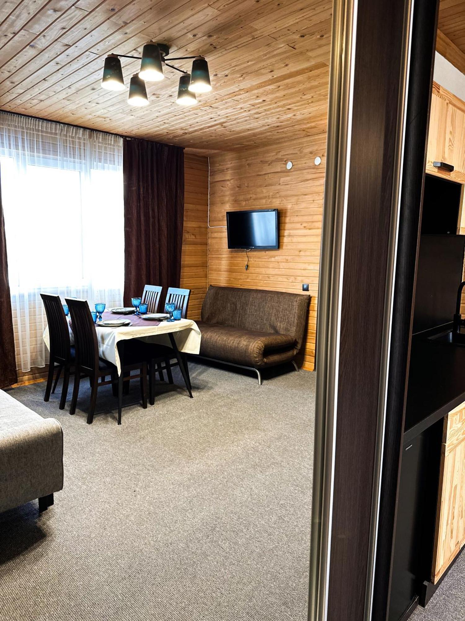 Wellland Hotel Γιαρέμτσε Εξωτερικό φωτογραφία