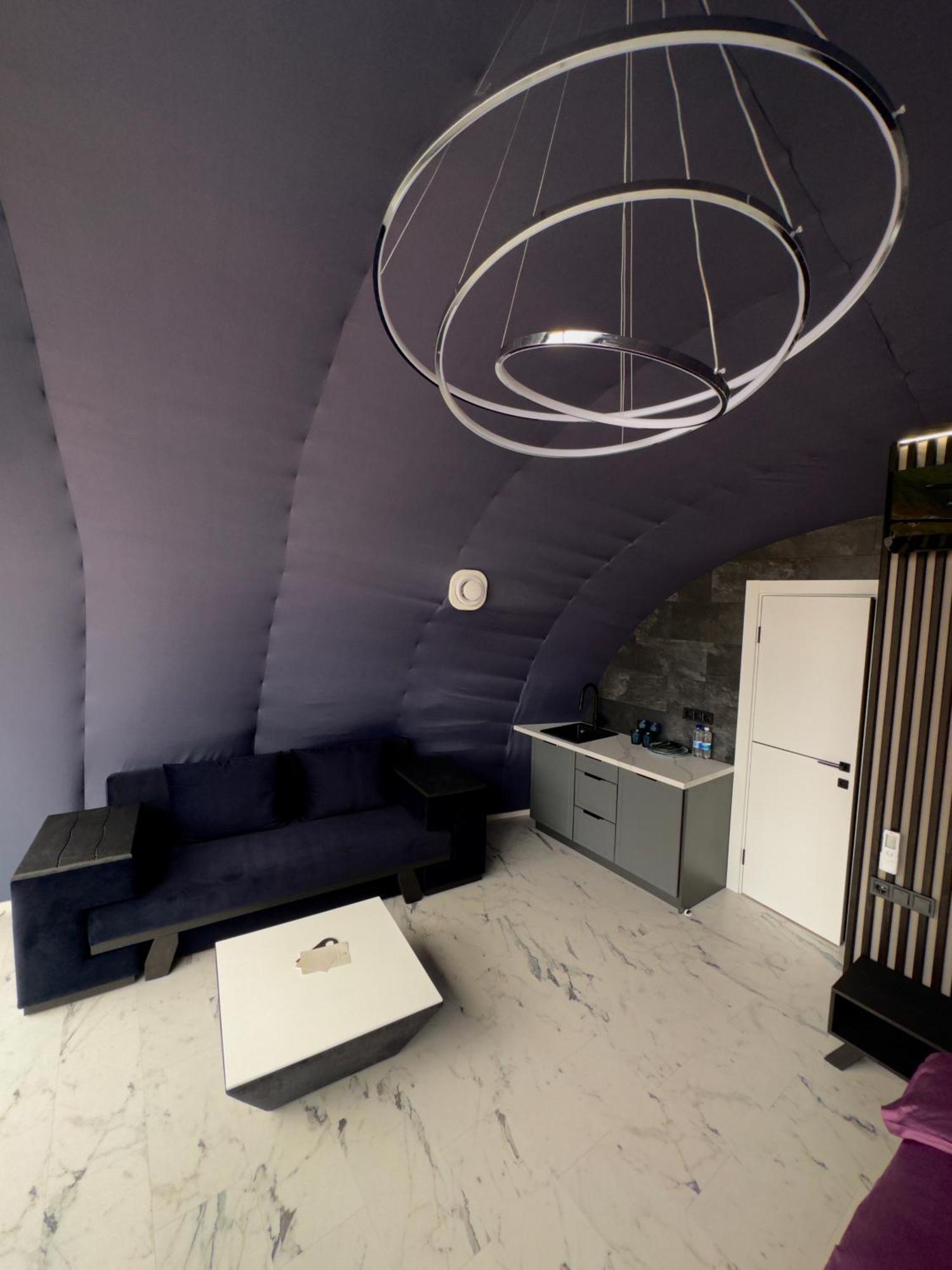 Wellland Hotel Γιαρέμτσε Εξωτερικό φωτογραφία