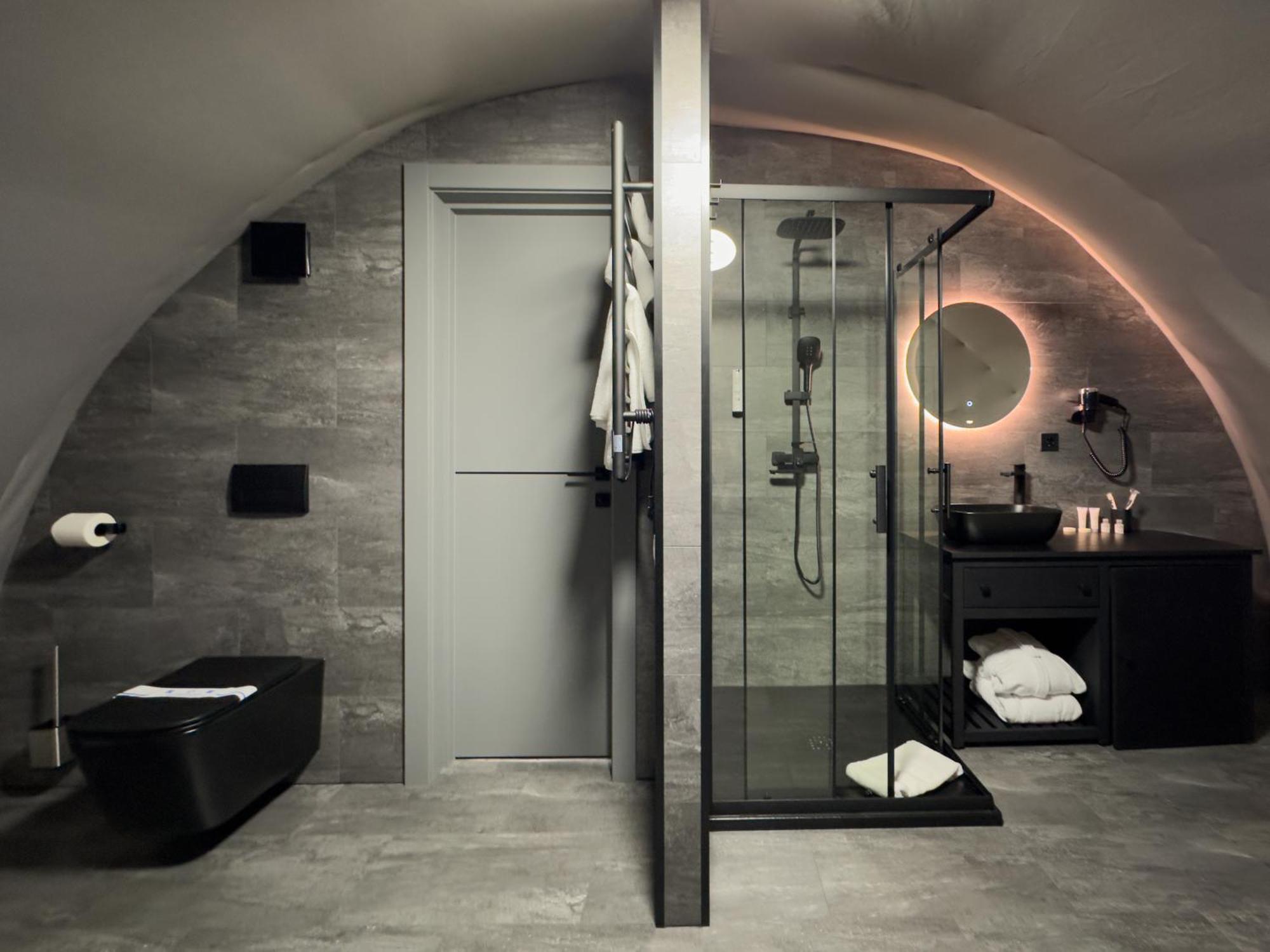 Wellland Hotel Γιαρέμτσε Εξωτερικό φωτογραφία