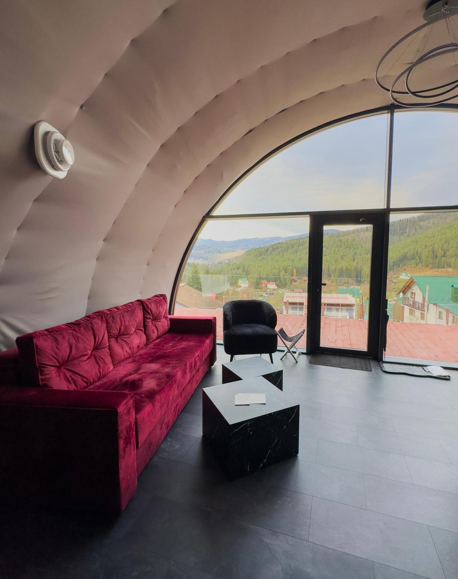 Wellland Hotel Γιαρέμτσε Εξωτερικό φωτογραφία
