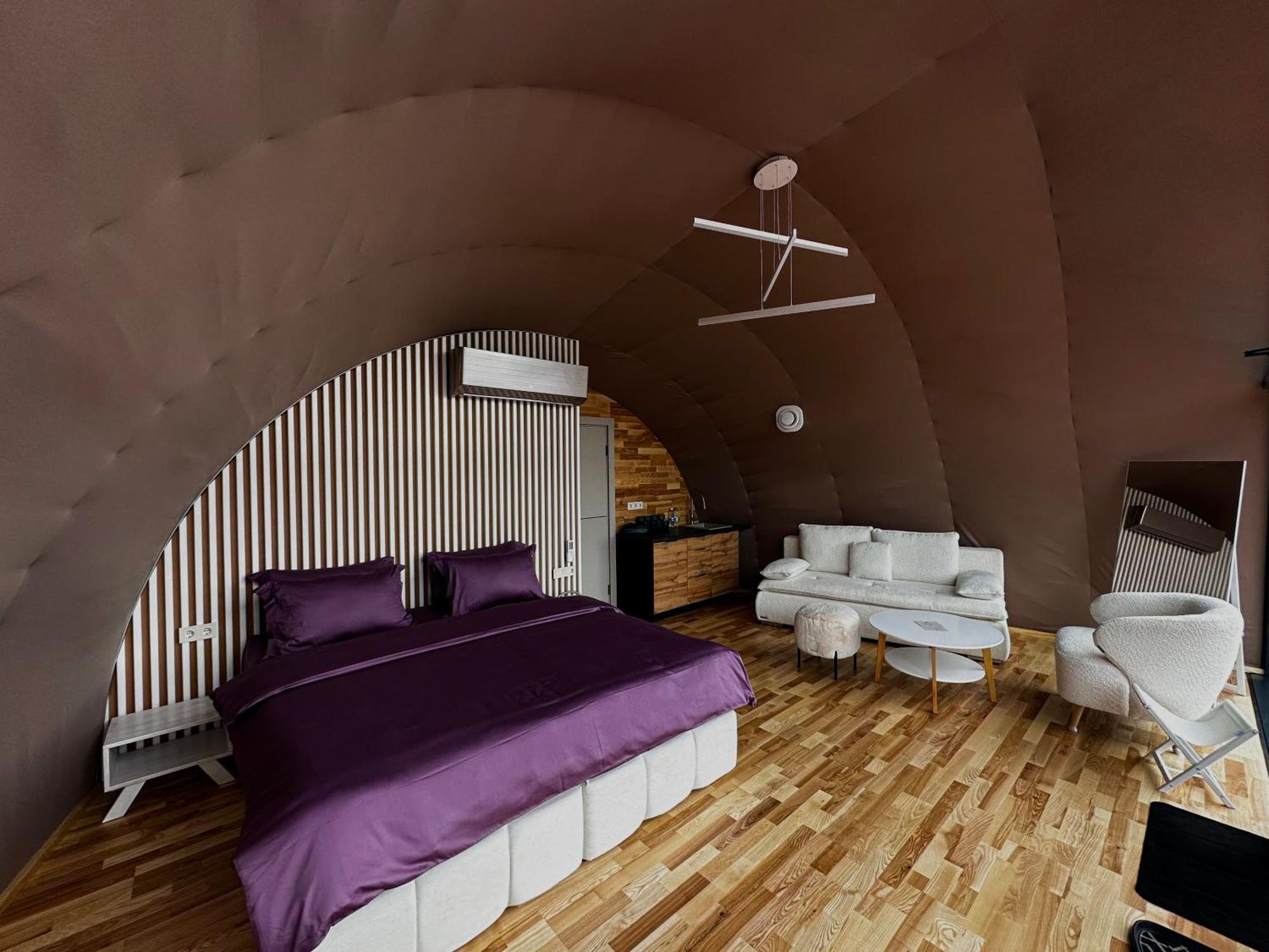 Wellland Hotel Γιαρέμτσε Εξωτερικό φωτογραφία