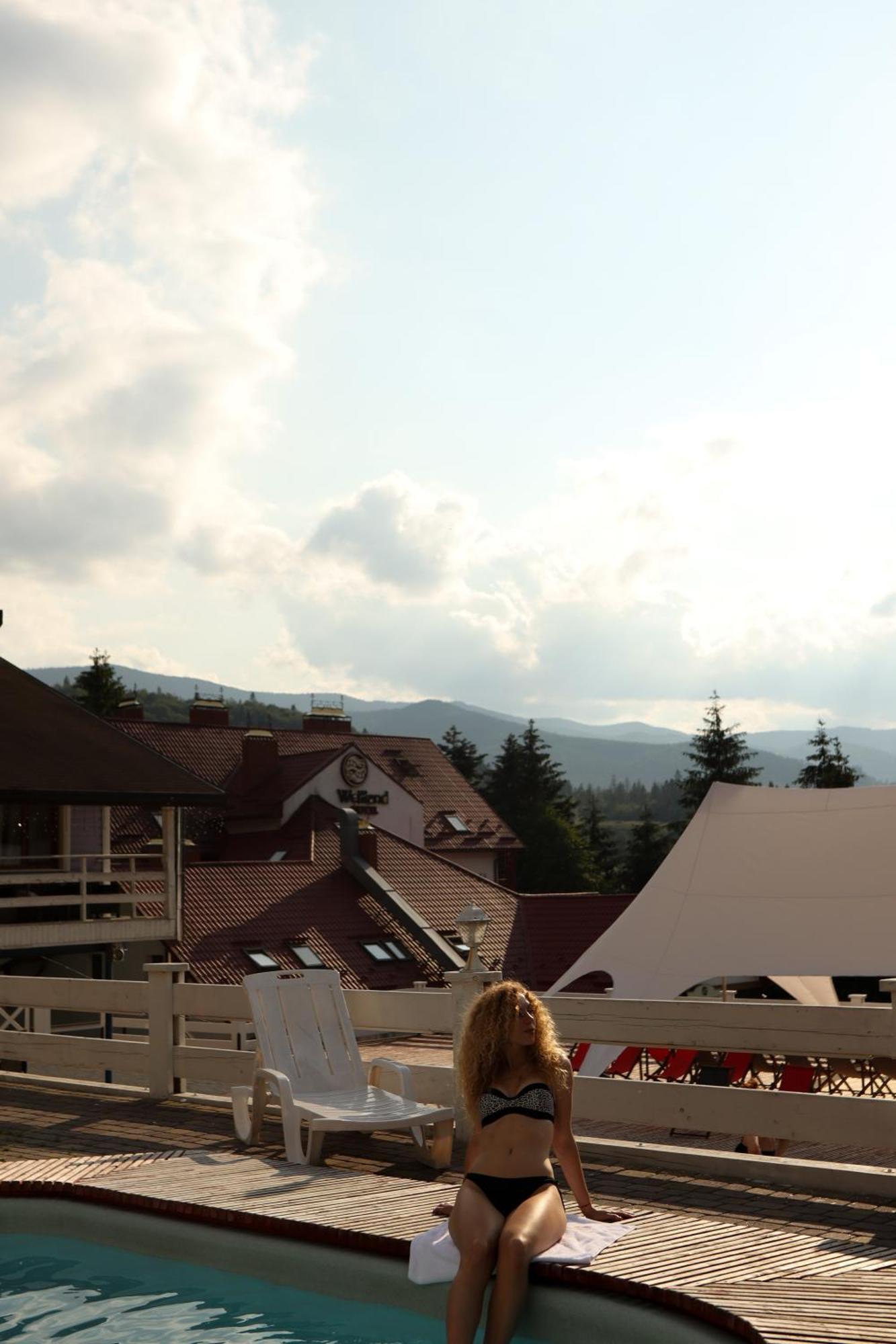 Wellland Hotel Γιαρέμτσε Εξωτερικό φωτογραφία