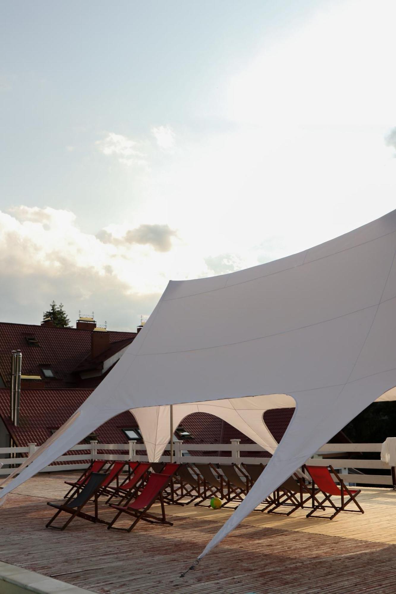 Wellland Hotel Γιαρέμτσε Εξωτερικό φωτογραφία