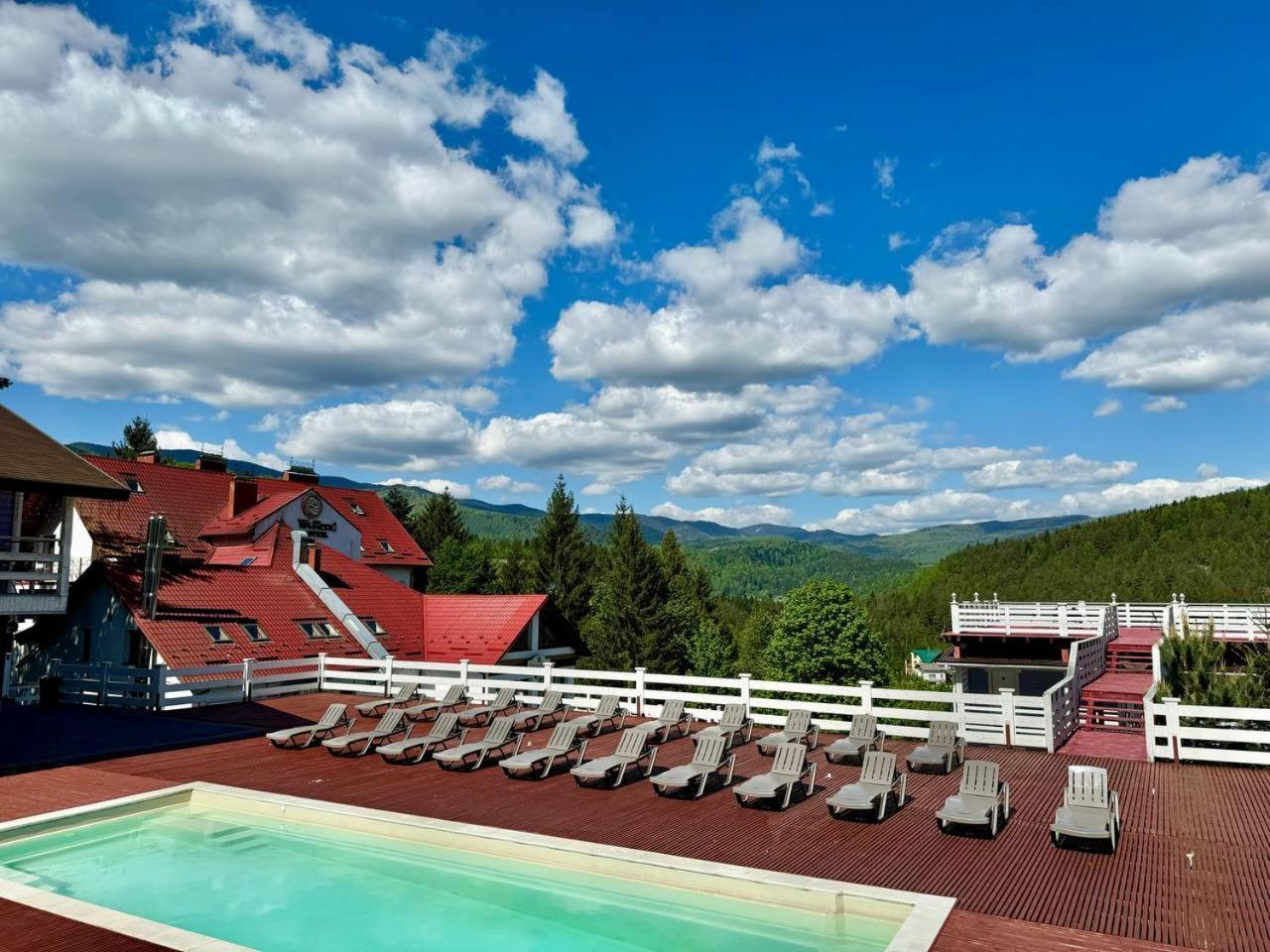 Wellland Hotel Γιαρέμτσε Εξωτερικό φωτογραφία