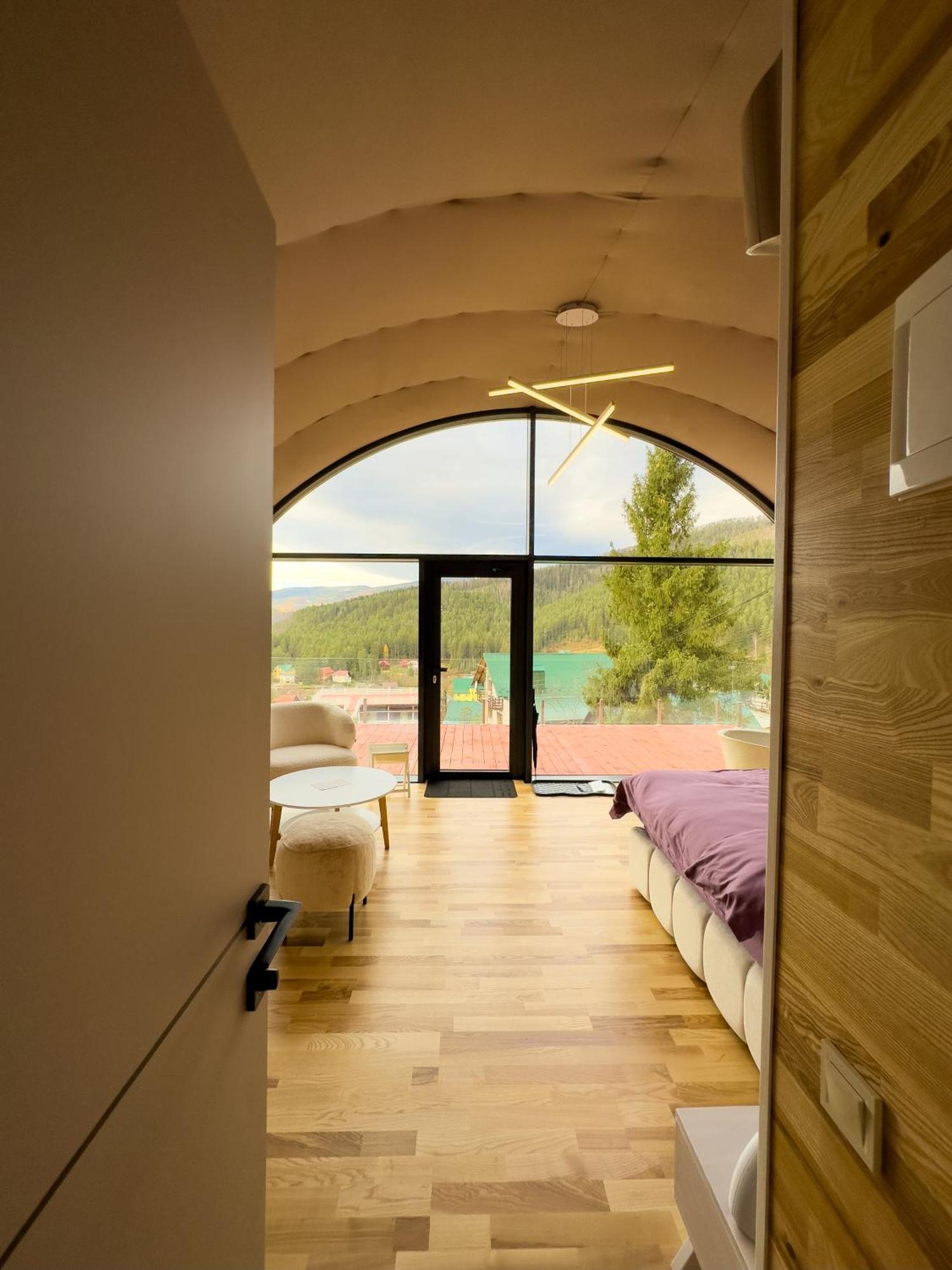 Wellland Hotel Γιαρέμτσε Εξωτερικό φωτογραφία