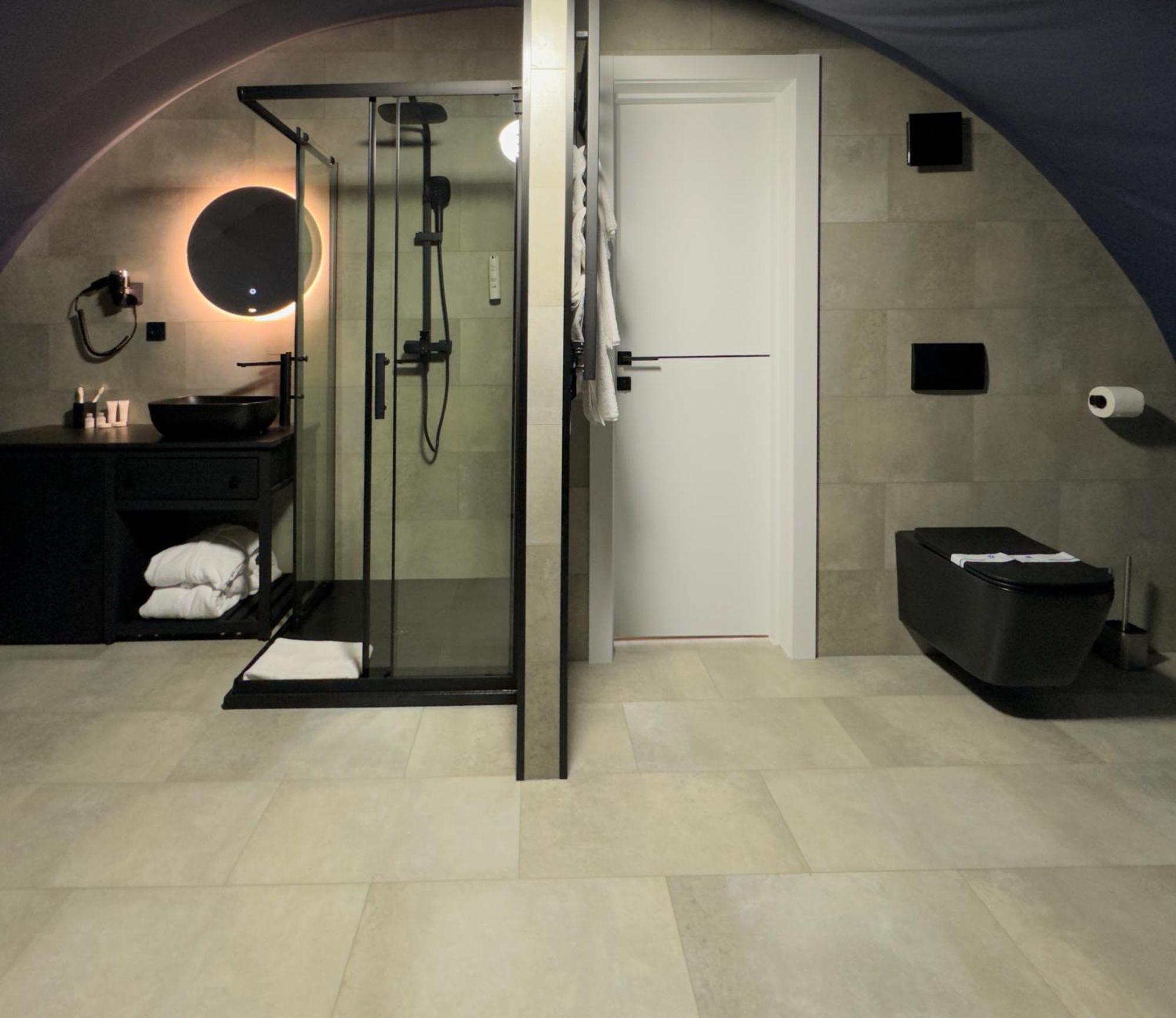 Wellland Hotel Γιαρέμτσε Εξωτερικό φωτογραφία